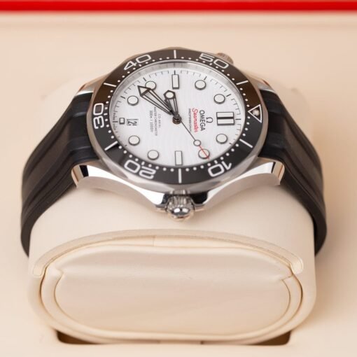 Omega 210.32.42.20.04.001 Seamaster Diver 300m Co-Axial Master Chronometer Watch - Image 4